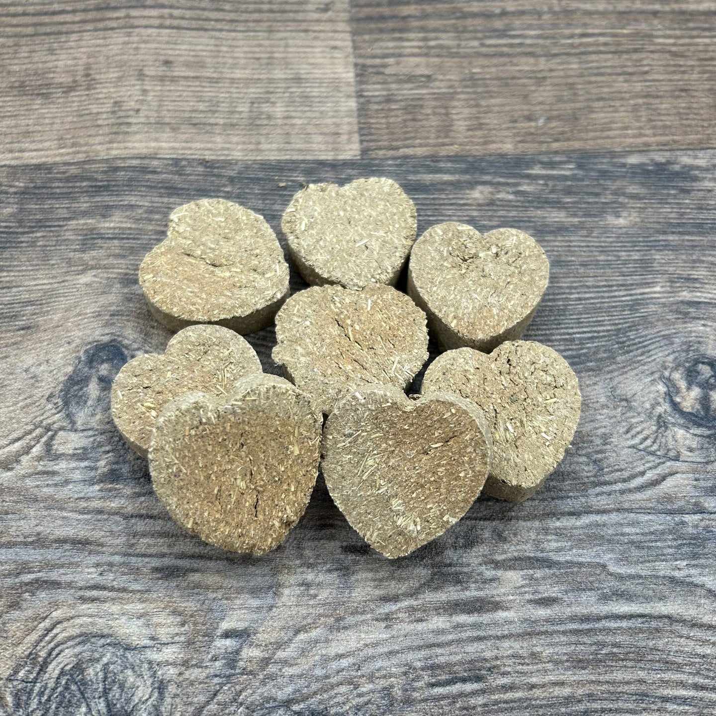 Timothy Hay & Papaya Hearts Small Pet Treats x8 Pack